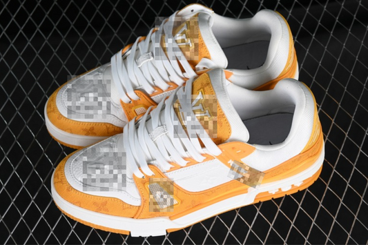 Trainer orange
